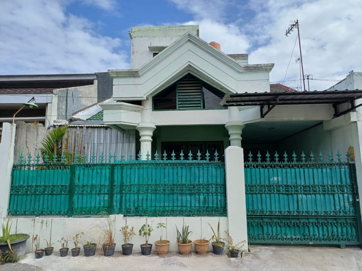 Rumah 2,5 lantai siap huni di perumahan bergengsi belakang Mall The Park, Solo Baru