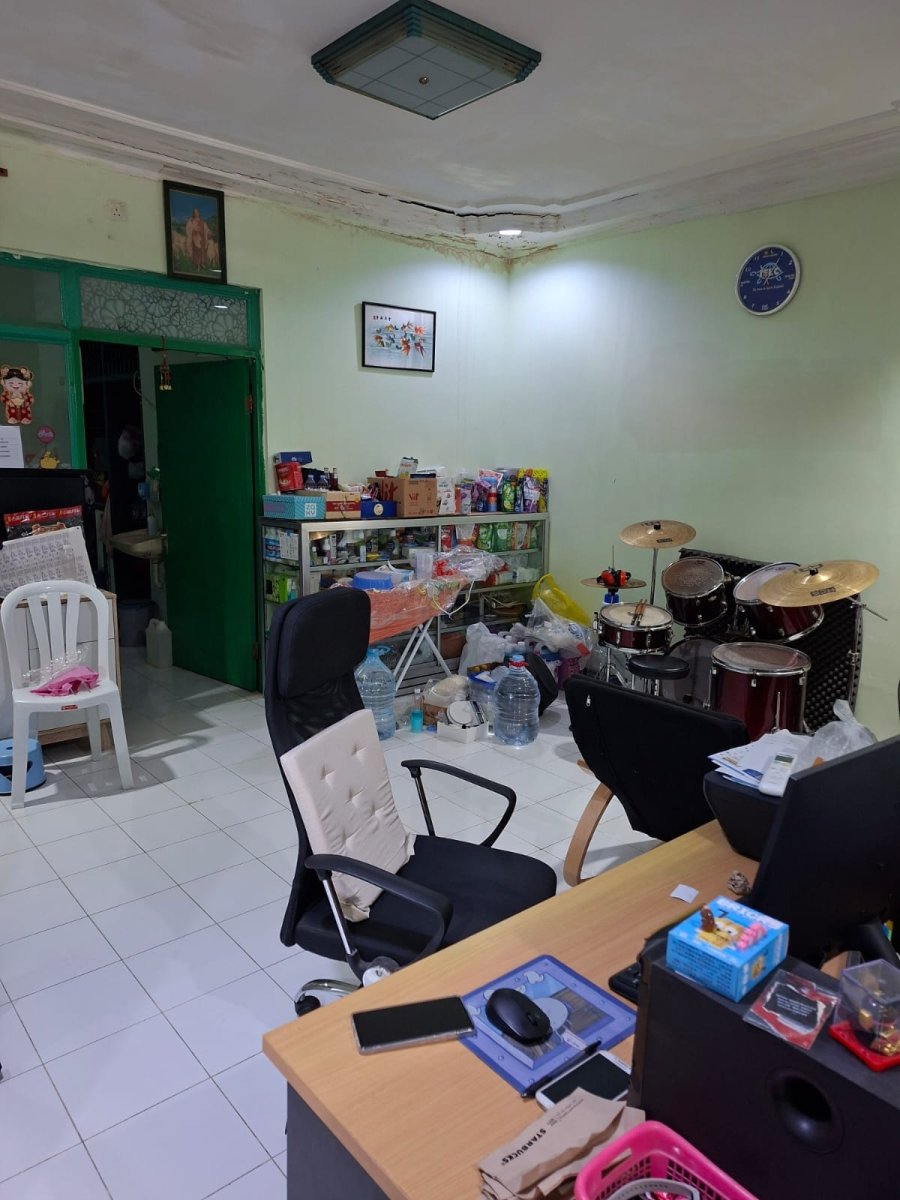Rumah 2,5 lantai siap huni di perumahan bergengsi belakang Mall The Park, Solo Baru - Foto 2