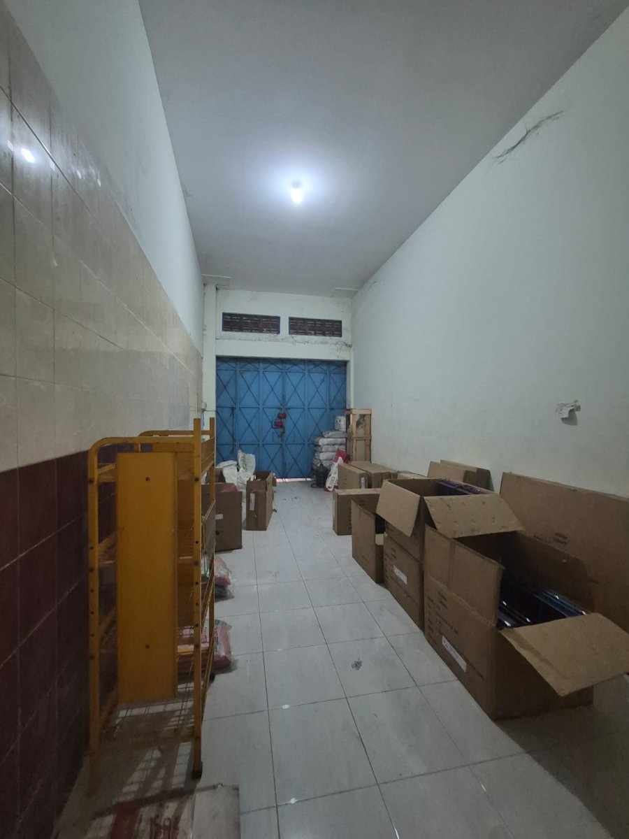 Rumah dan Ruang Usaha atau Toko Strategis Dekat Pasar Gede & Widuran