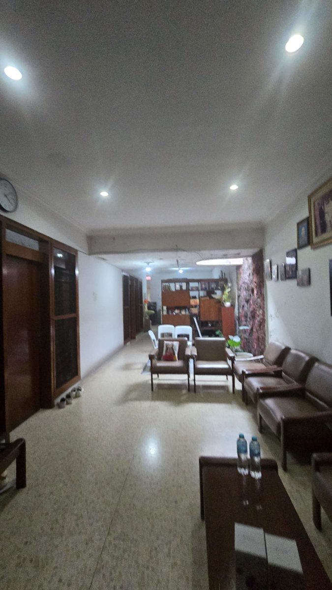 Rumah dan Ruang Usaha atau Toko Strategis Dekat Pasar Gede & Widuran - Foto 7