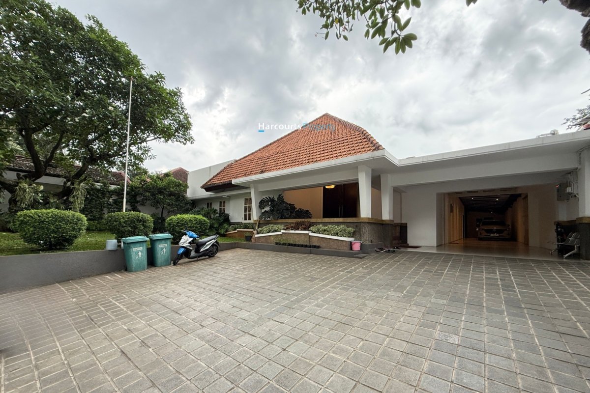 Dijual Rumah Klasik Renovated Bagus dan Terawat Kawasan Elite Area Menteng
