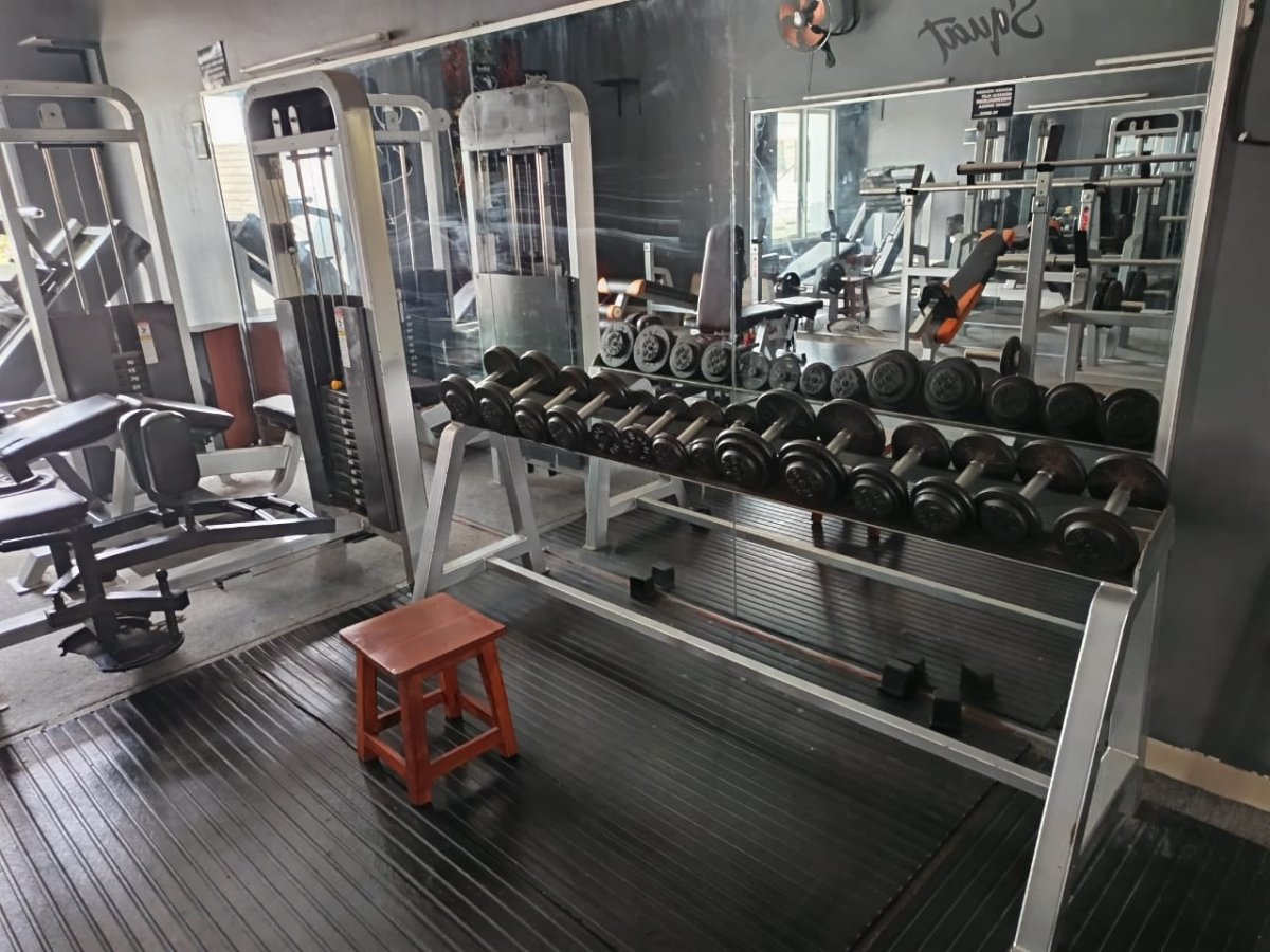 Ruko Strategis Beserta Usaha Gym dan Peralatan di Fajar Indah - Foto 3