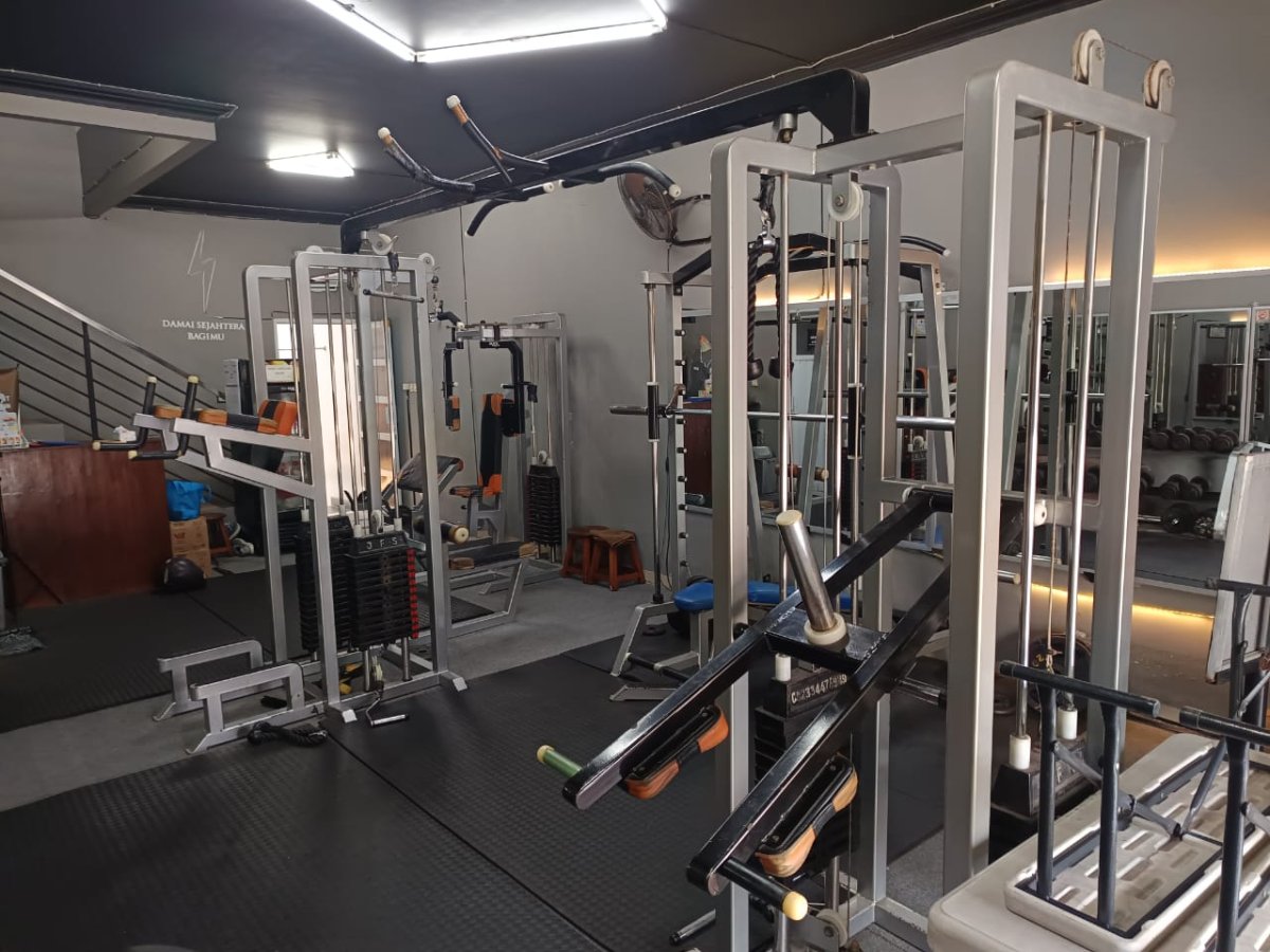 Ruko Strategis Beserta Usaha Gym dan Peralatan di Fajar Indah - Foto 10