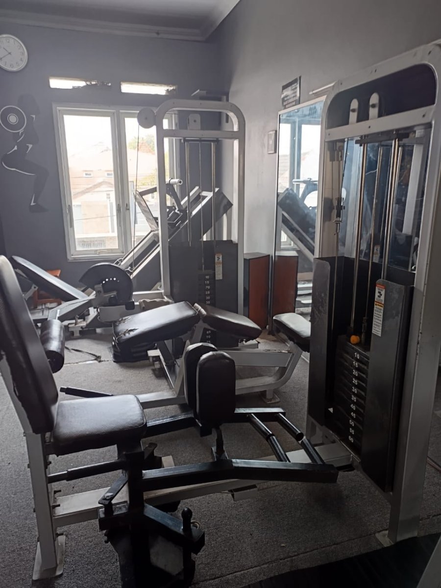 Ruko Strategis Beserta Usaha Gym dan Peralatan di Fajar Indah - Foto 13