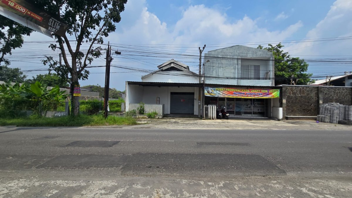 Rumah Mewah dan Ruang Usaha Konveksi Dekat Pintu Tol Klodran
