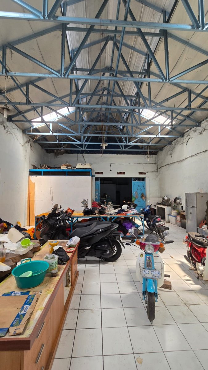 Rumah Mewah dan Ruang Usaha Konveksi Dekat Pintu Tol Klodran - Foto 9