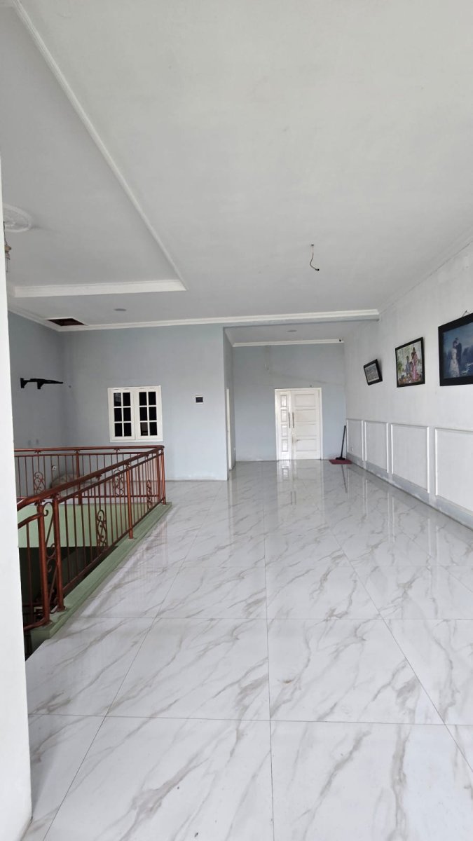 Rumah Mewah dan Ruang Usaha Konveksi Dekat Pintu Tol Klodran - Foto 10