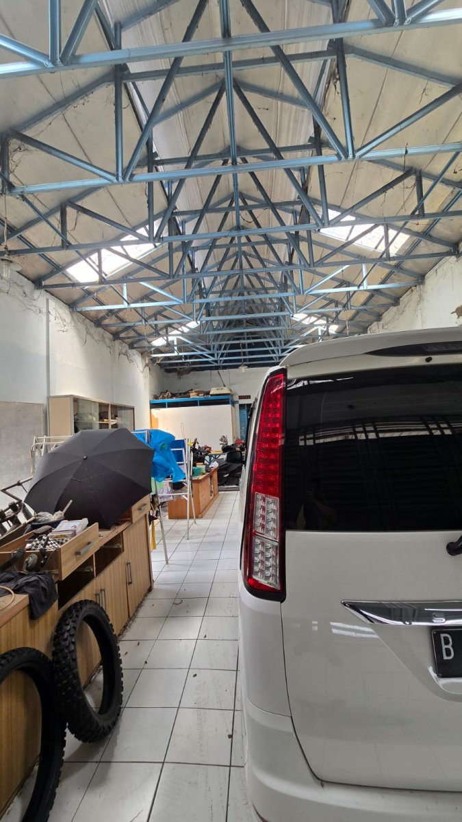 Rumah Mewah dan Ruang Usaha Konveksi Dekat Pintu Tol Klodran - Foto 13