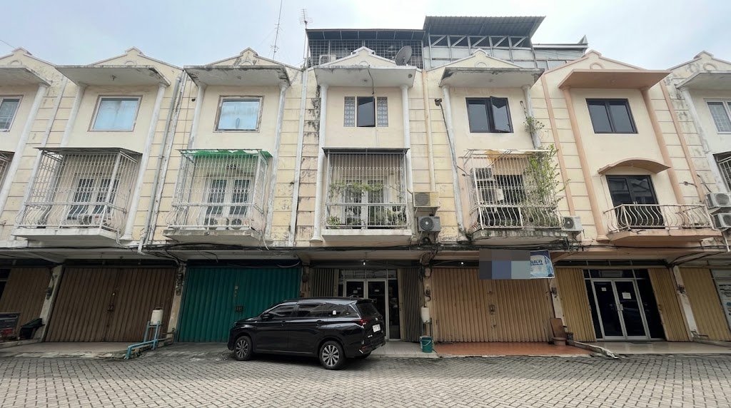 Lelang Ruko Strategis Lokasi @Kompl. Pertokoan  21 Klampis Surabaya