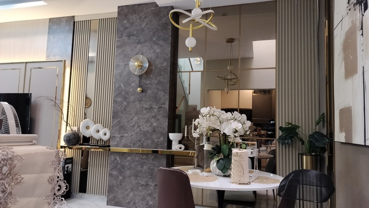 Rumah mewah dan nyaman lengkap desain interior premium di gentan solo - Foto 3