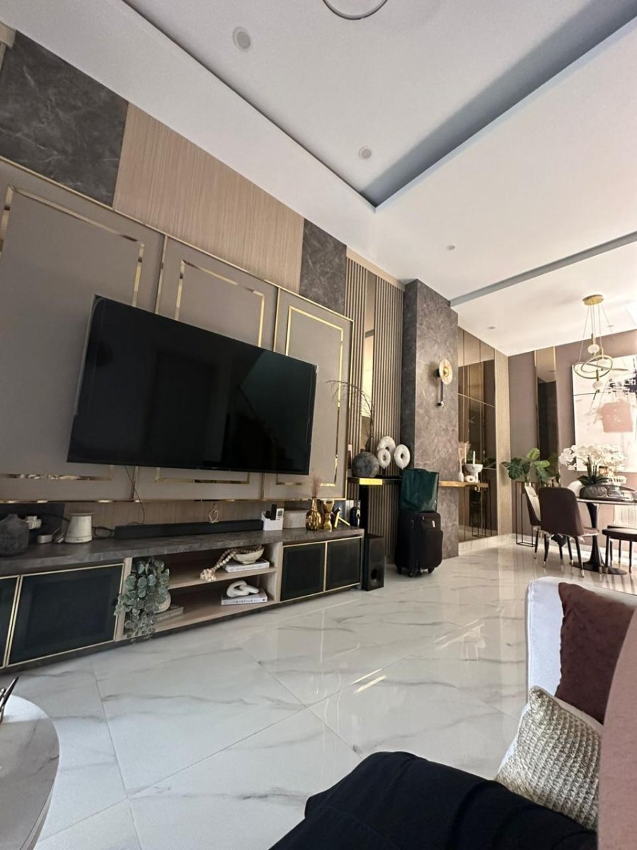 Rumah mewah dan nyaman lengkap desain interior premium di gentan solo - Foto 12