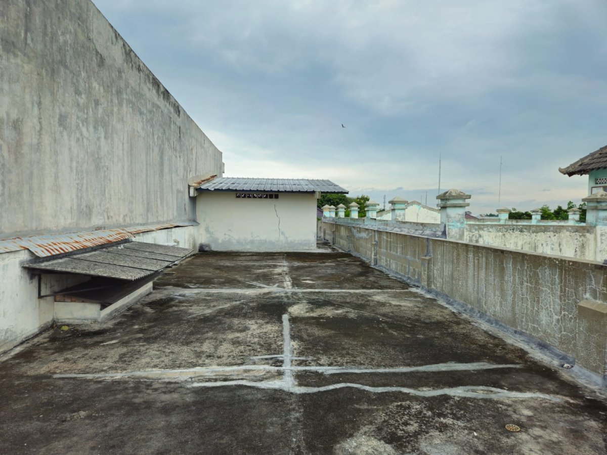 Dijual ruko siap pakai 2,5 lantai di Solo Baru - Foto 11