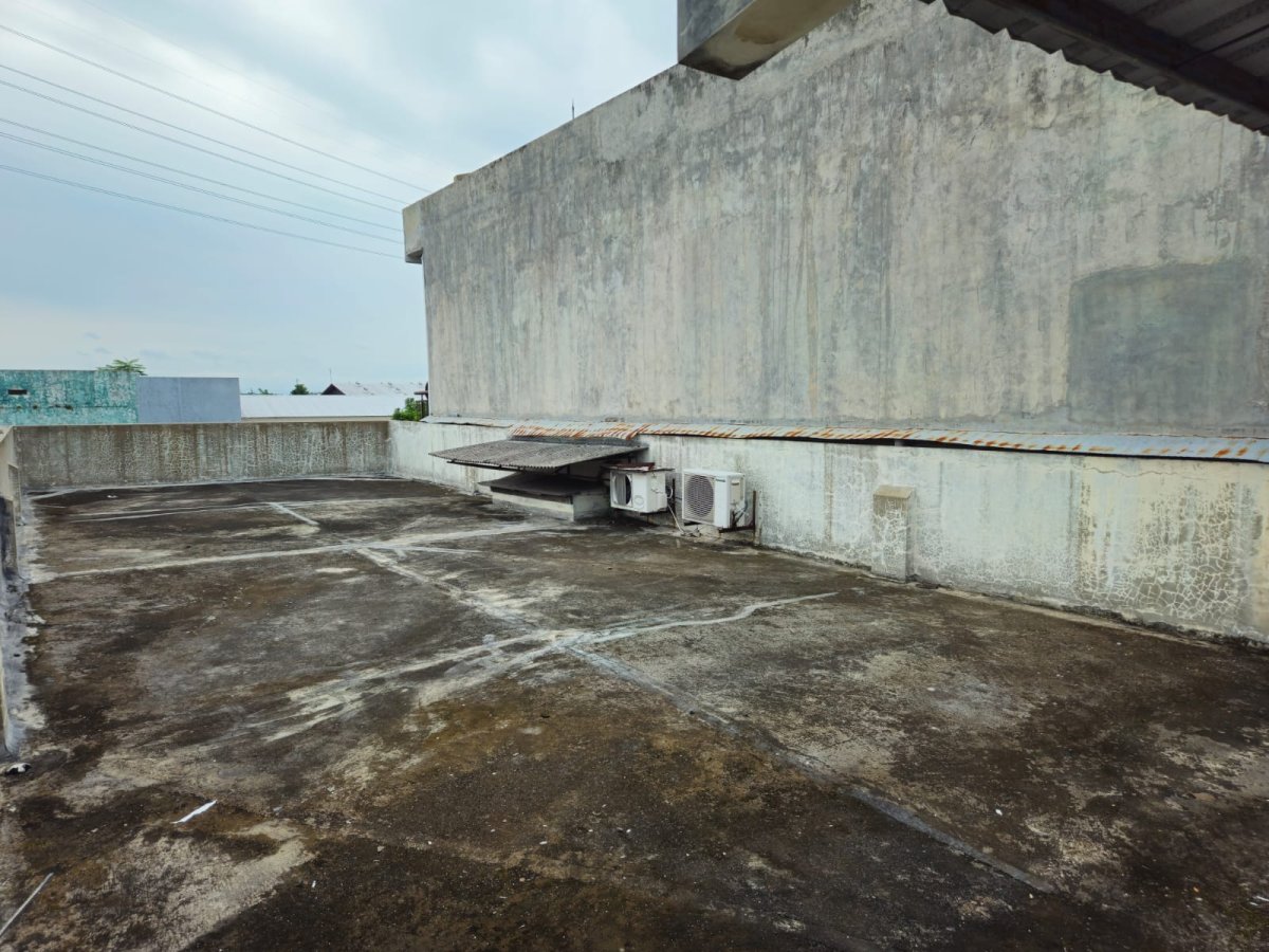 Dijual ruko siap pakai 2,5 lantai di Solo Baru - Foto 12