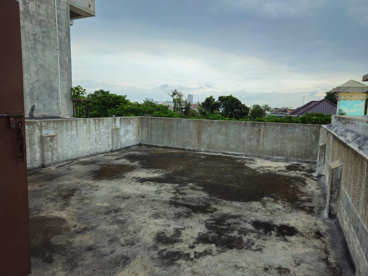 Dijual ruko siap pakai 2,5 lantai di Solo Baru - Foto 13