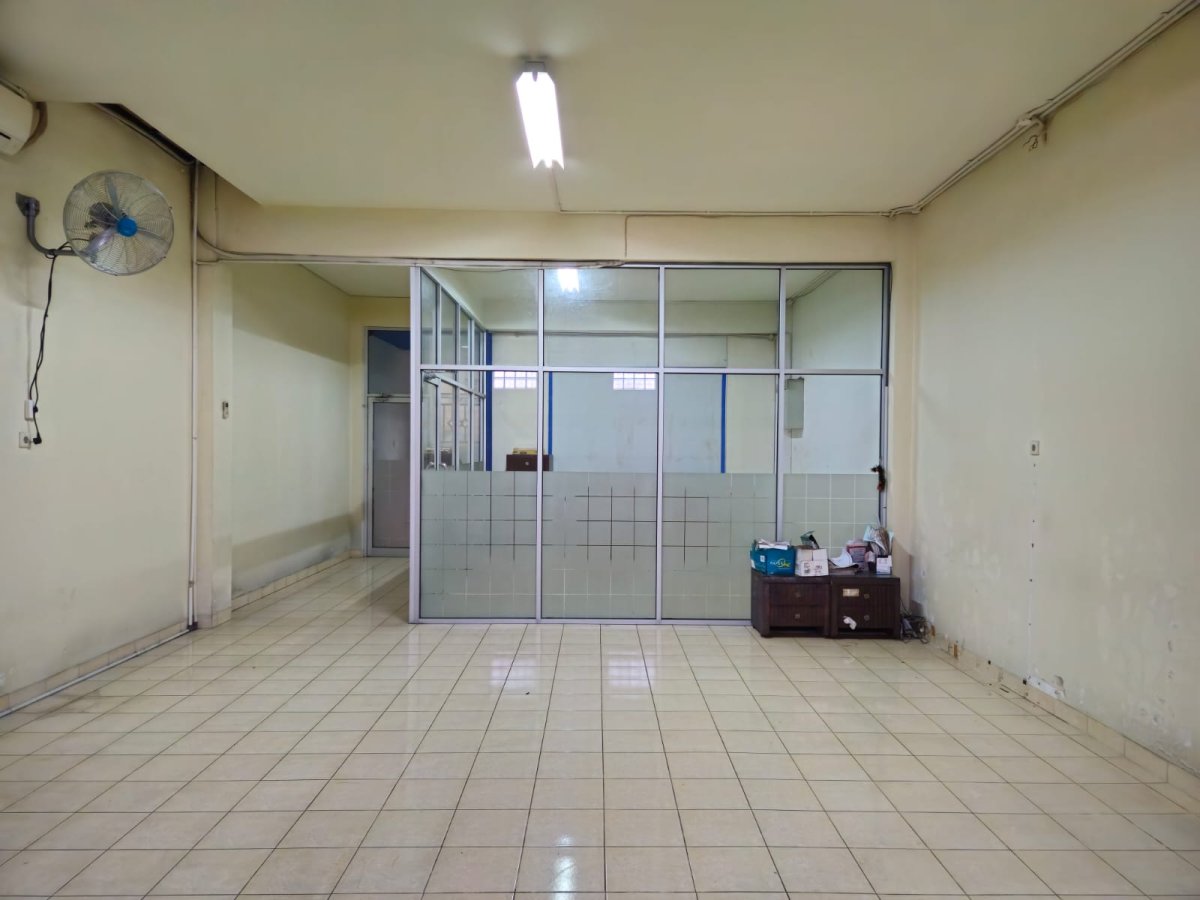Dijual ruko siap pakai 2,5 lantai di Solo Baru - Foto 14