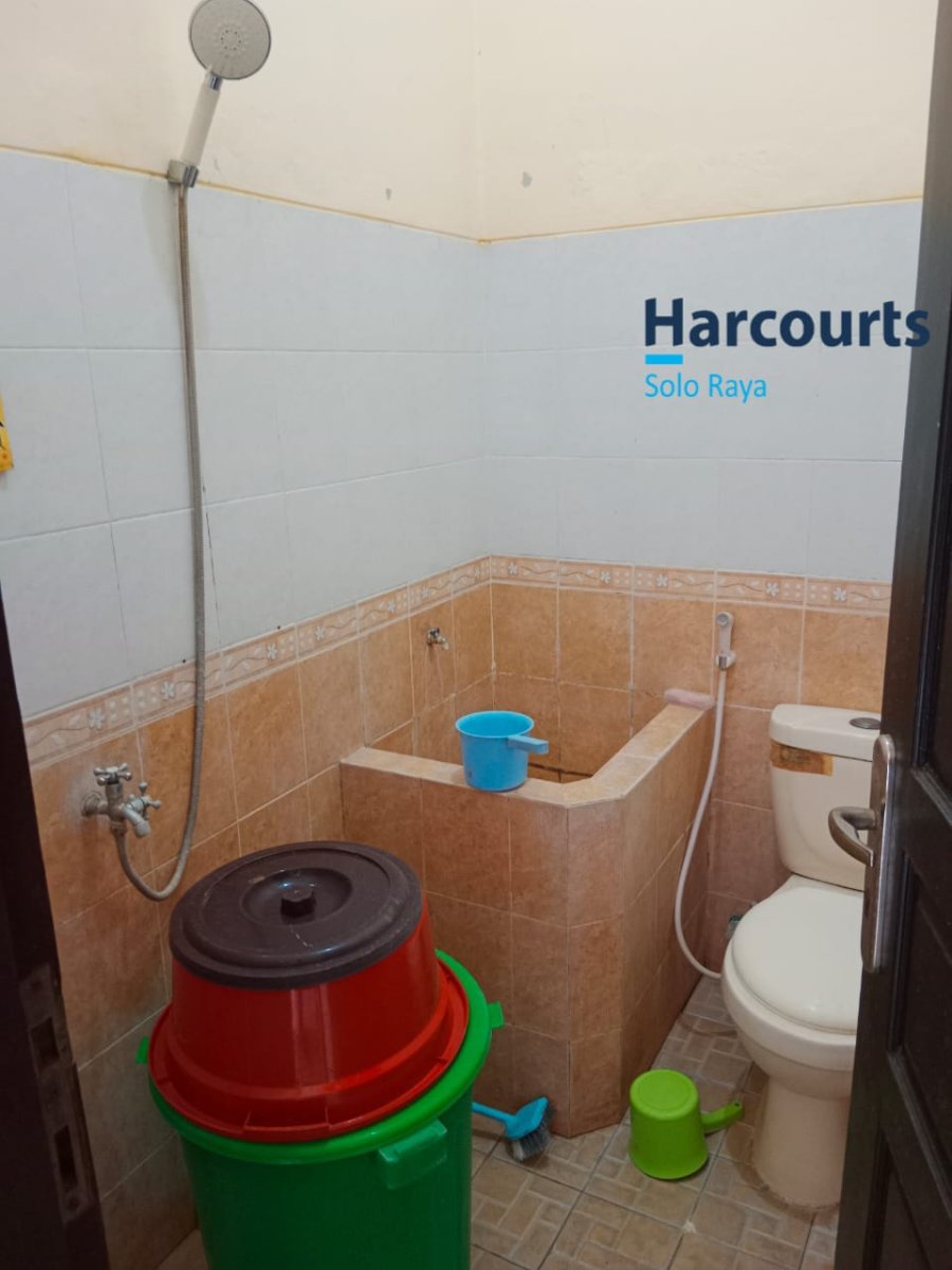 Rumah siap huni full furnish di cluster di Colomadu, Solo - Foto 11