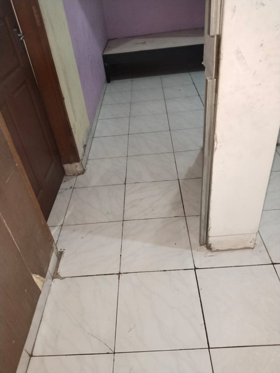 DISEWAKAN RUMAH SIAP HUNI, BANGUNAN FULL BATA MERAH, LOKASI STRATEGIS BEBAS BANJIR - Foto 4