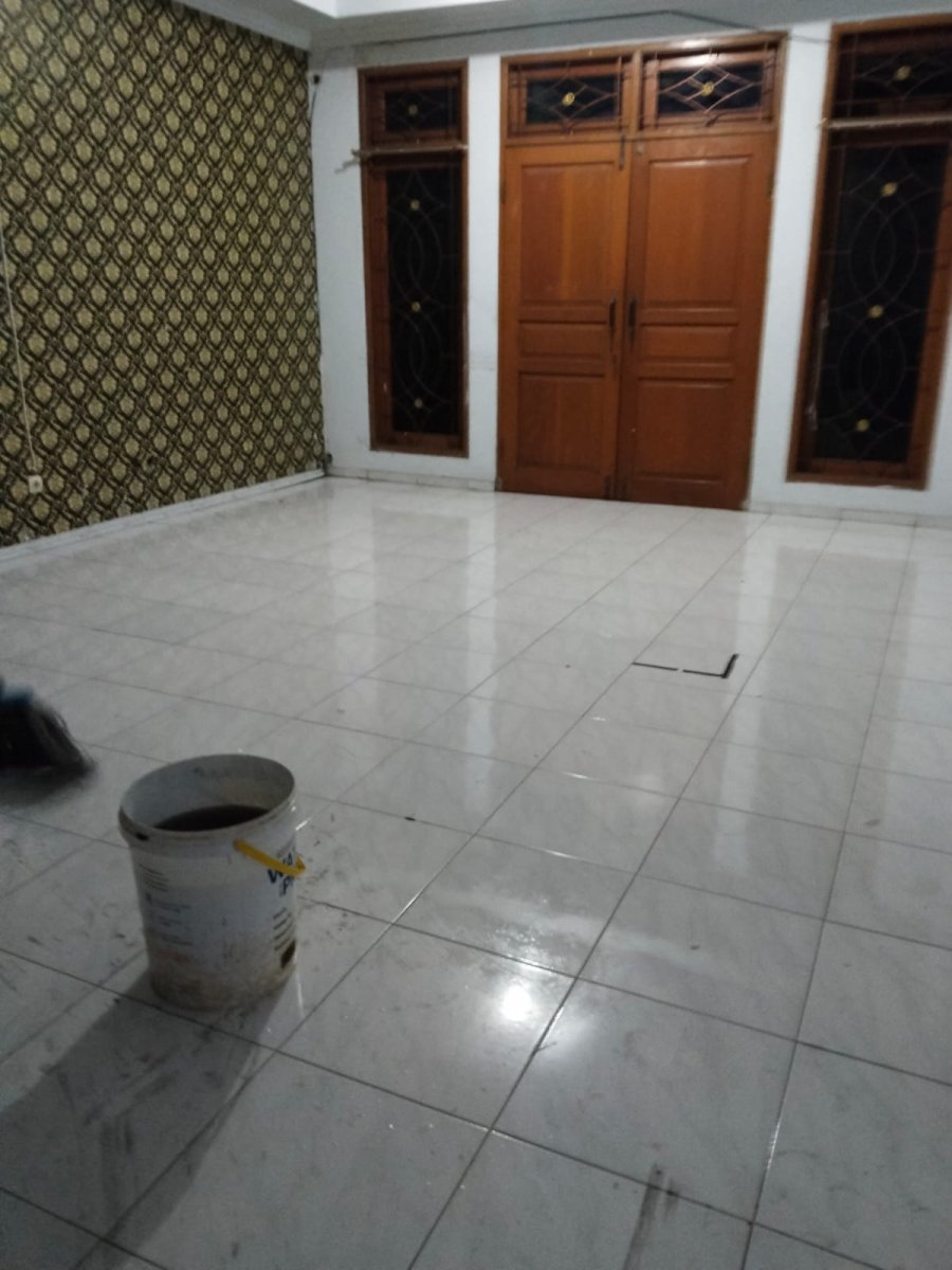 DISEWAKAN RUMAH SIAP HUNI, BANGUNAN FULL BATA MERAH, LOKASI STRATEGIS BEBAS BANJIR - Foto 5