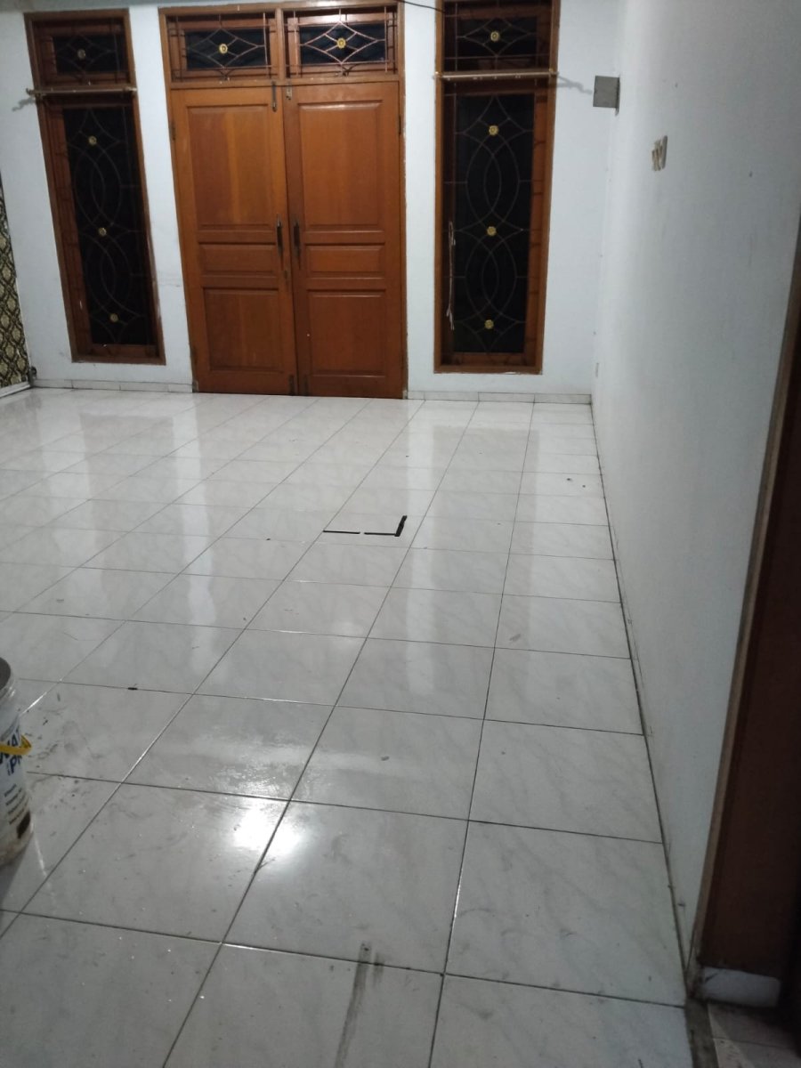 DISEWAKAN RUMAH SIAP HUNI, BANGUNAN FULL BATA MERAH, LOKASI STRATEGIS BEBAS BANJIR - Foto 9
