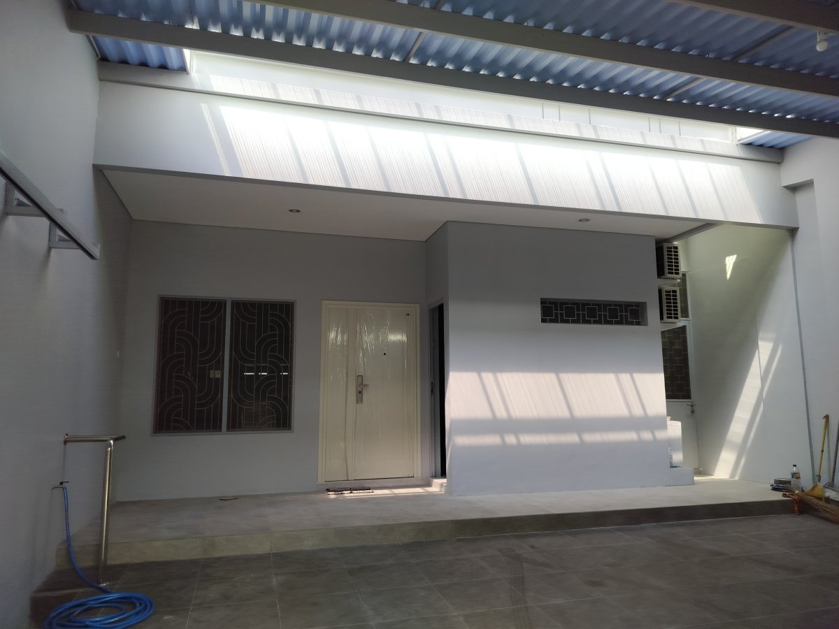 Rumah baru siap huni semi furniture dekat pusat keramaian dan jalan slamet riyadi solo - Foto 3