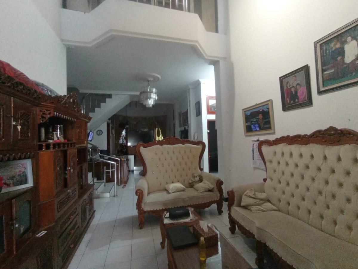 Rumah Bagus 2 Lantai Strategis Dekat Alun-Alun Karanganyar - Foto 4
