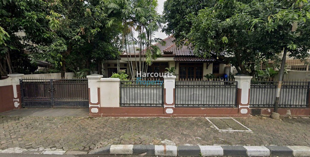 Dijual Rumah Lama Siap Huni 1 Lantai Depan Taman Area Menteng