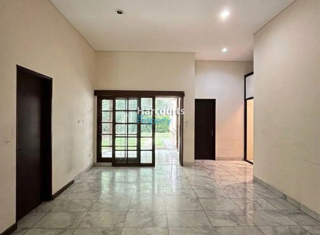 Dijual Rumah Lama Siap Huni 1 Lantai Depan Taman Area Menteng - Foto 4