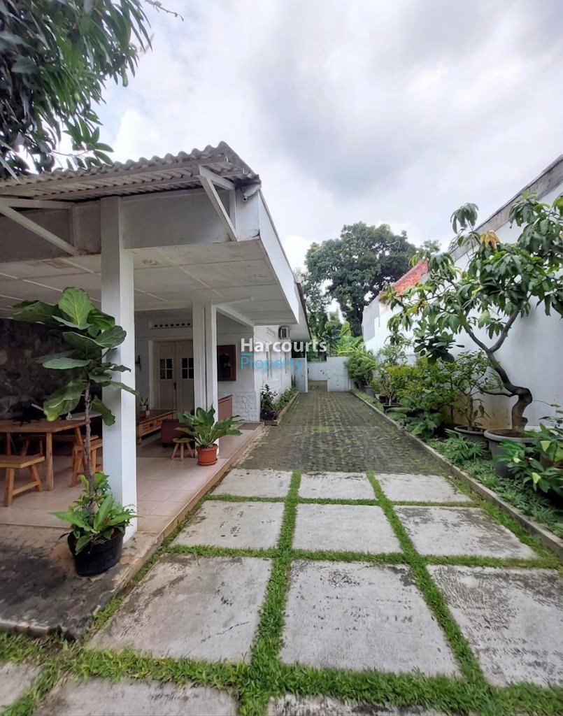 Dijual Rumah Siap Huni 1 Lantai Depan Taman Area Menteng - Foto 2