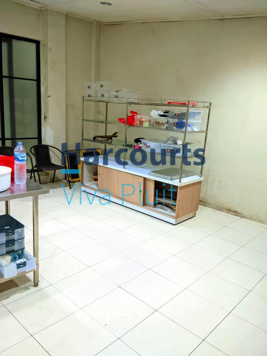 WTS – RUMAH & TEMPAT USAHA DI JALAN MALAKA! Lokasi Strategis – Cocok untuk Hunian & Usaha