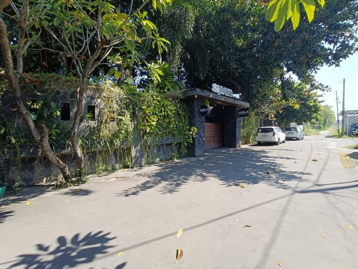 Rumah Bagus Luas di Kartasura - Foto 3