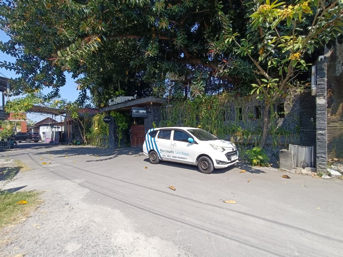 Rumah Bagus Luas di Kartasura - Foto 4