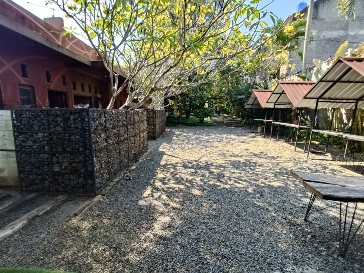 Rumah Bagus Luas di Kartasura - Foto 5