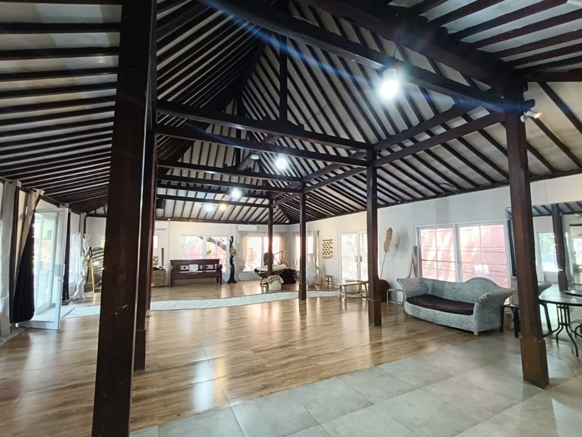 Rumah Bagus Luas di Kartasura - Foto 6