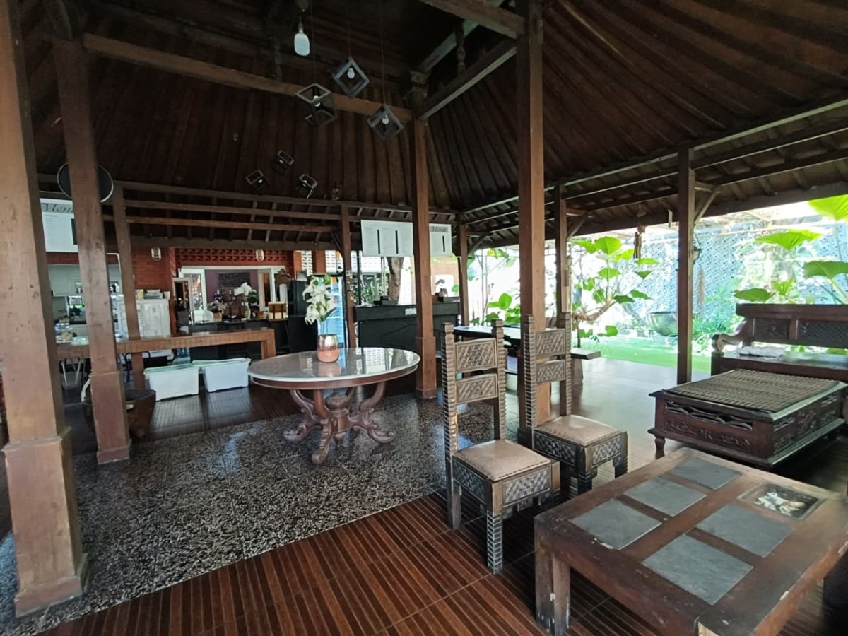 Rumah Bagus Luas di Kartasura - Foto 7