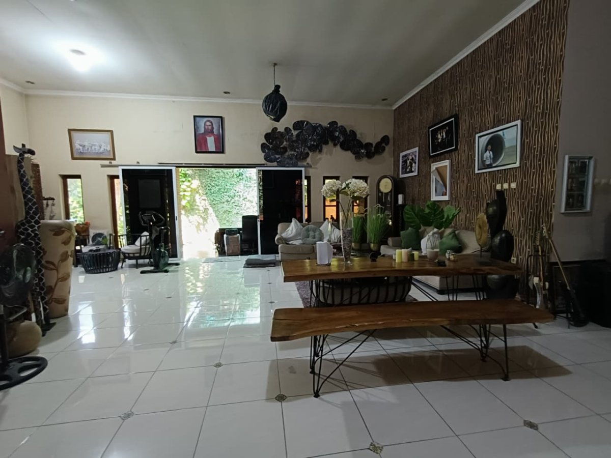 Rumah Bagus Luas di Kartasura - Foto 9