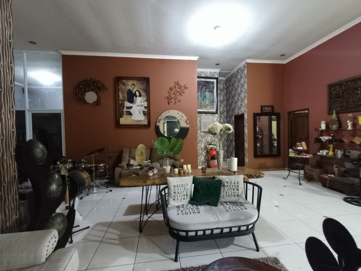 Rumah Bagus Luas di Kartasura - Foto 11