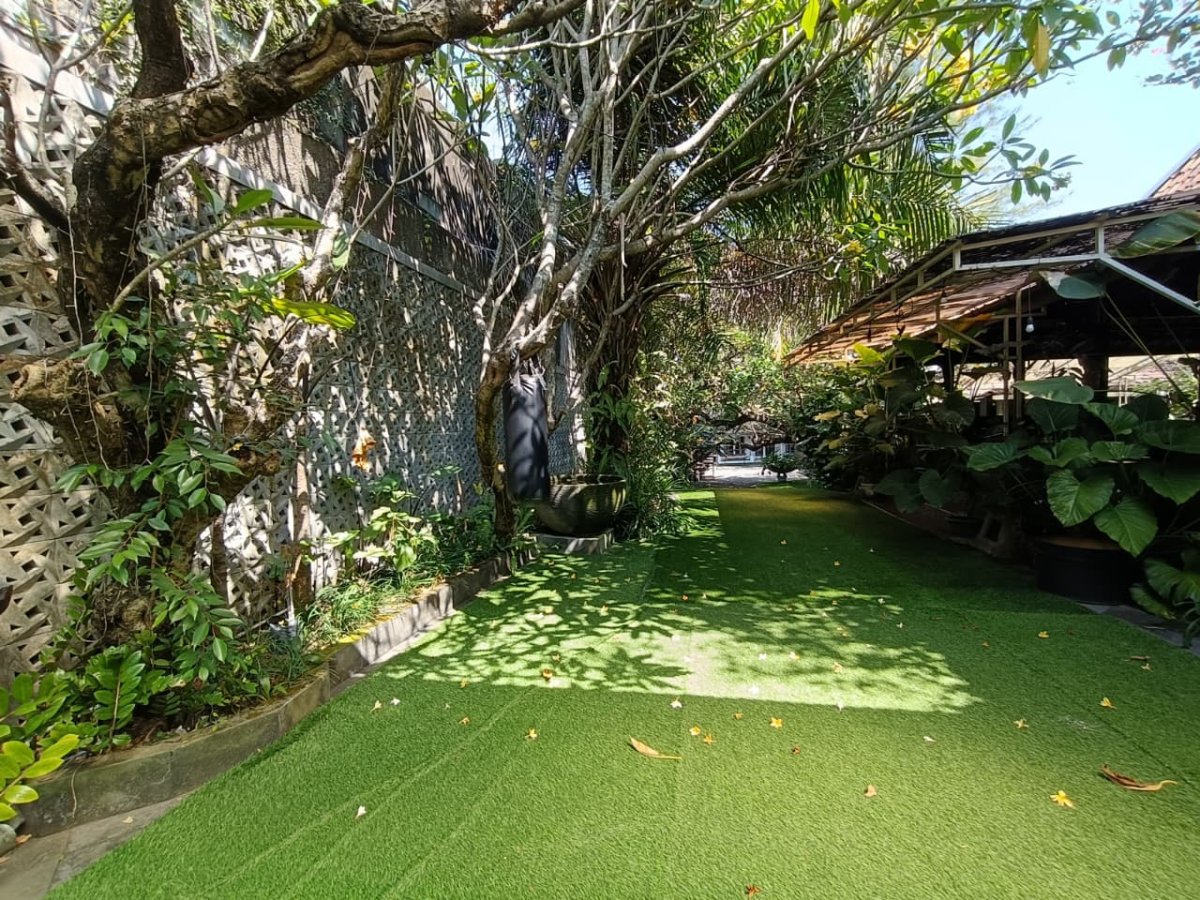Rumah Bagus Luas di Kartasura - Foto 13