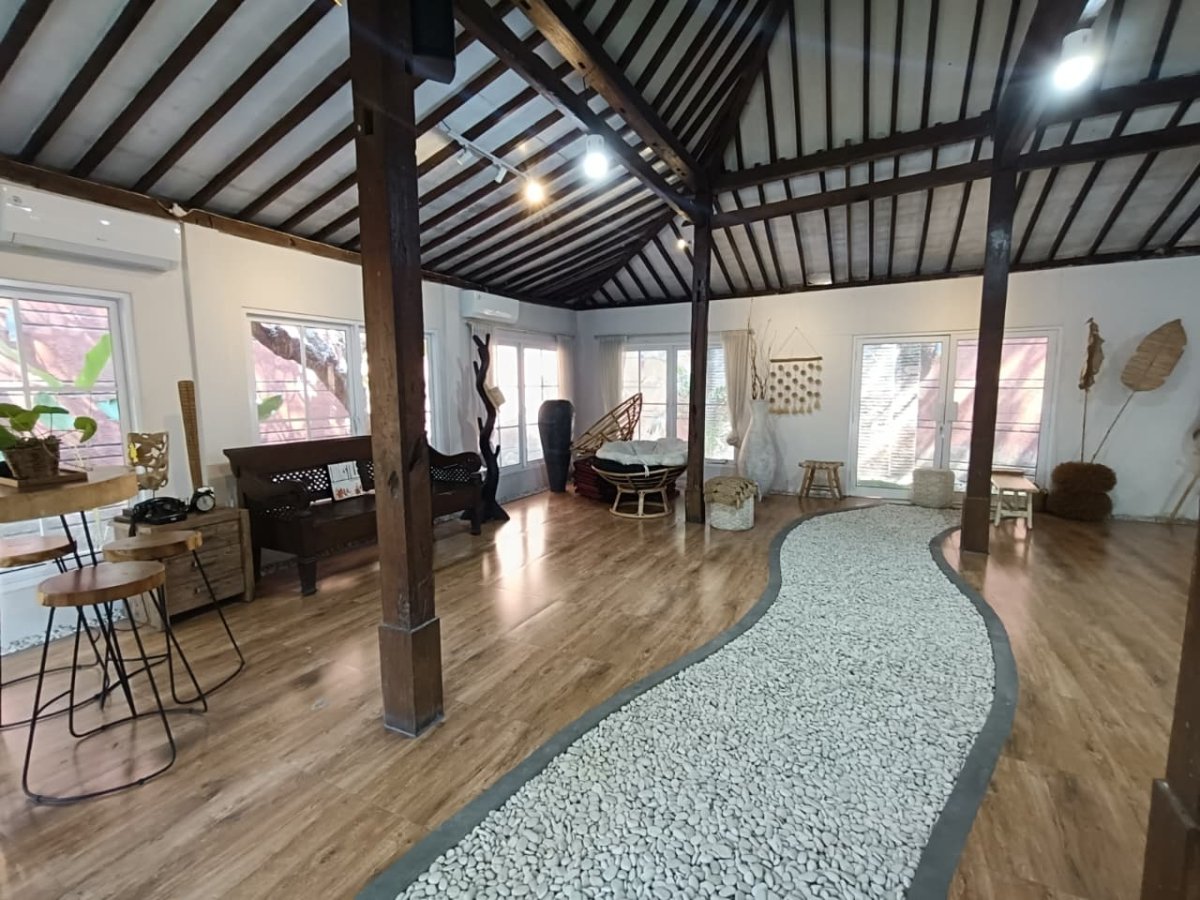 Rumah Bagus Luas di Kartasura - Foto 15