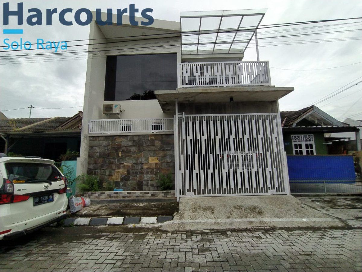 Rumah 2 Lantai Full Furnished Dekat The Park Mall, Solo Baru
