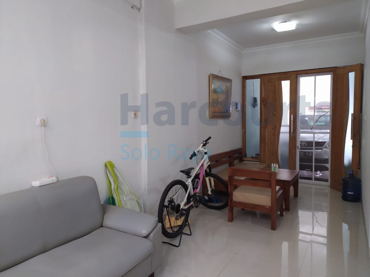 Rumah 2 Lantai Full Furnished Dekat The Park Mall, Solo Baru - Foto 6