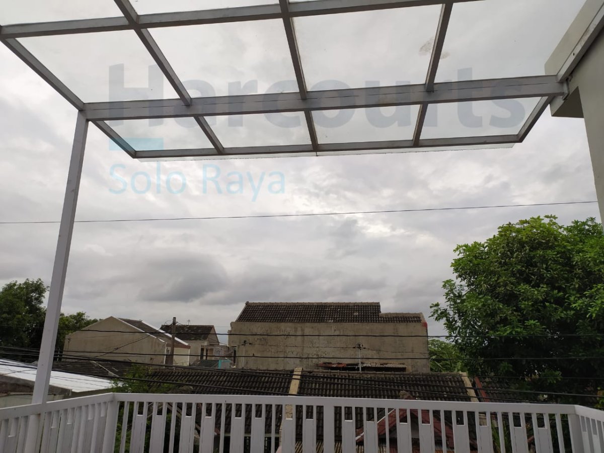 Rumah 2 Lantai Full Furnished Dekat The Park Mall, Solo Baru - Foto 7