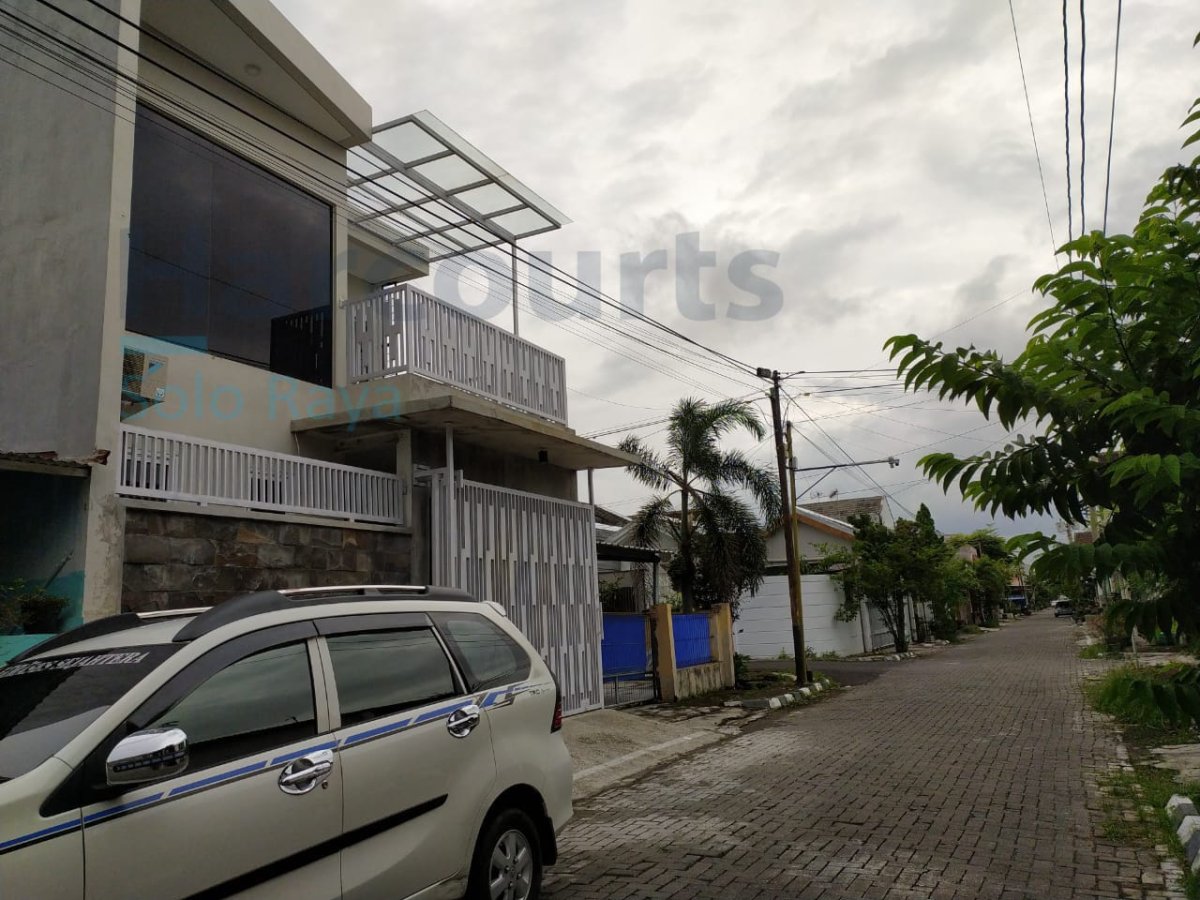 Rumah 2 Lantai Full Furnished Dekat The Park Mall, Solo Baru - Foto 9