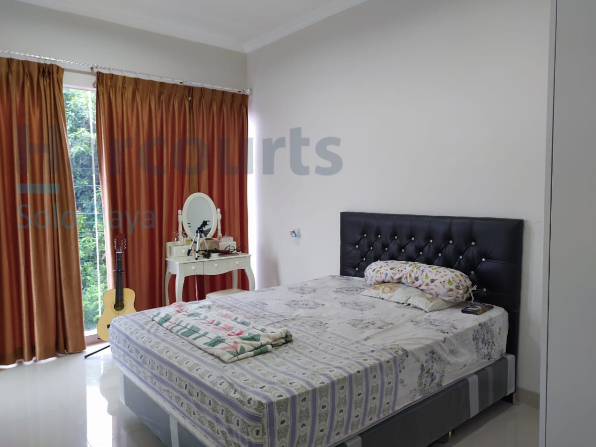 Rumah 2 Lantai Full Furnished Dekat The Park Mall, Solo Baru - Foto 10