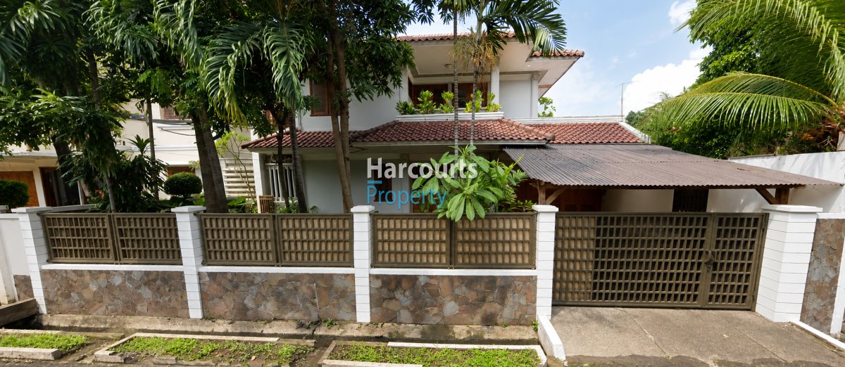 Dijual Rumah Luas dan Mewah Area Simprug