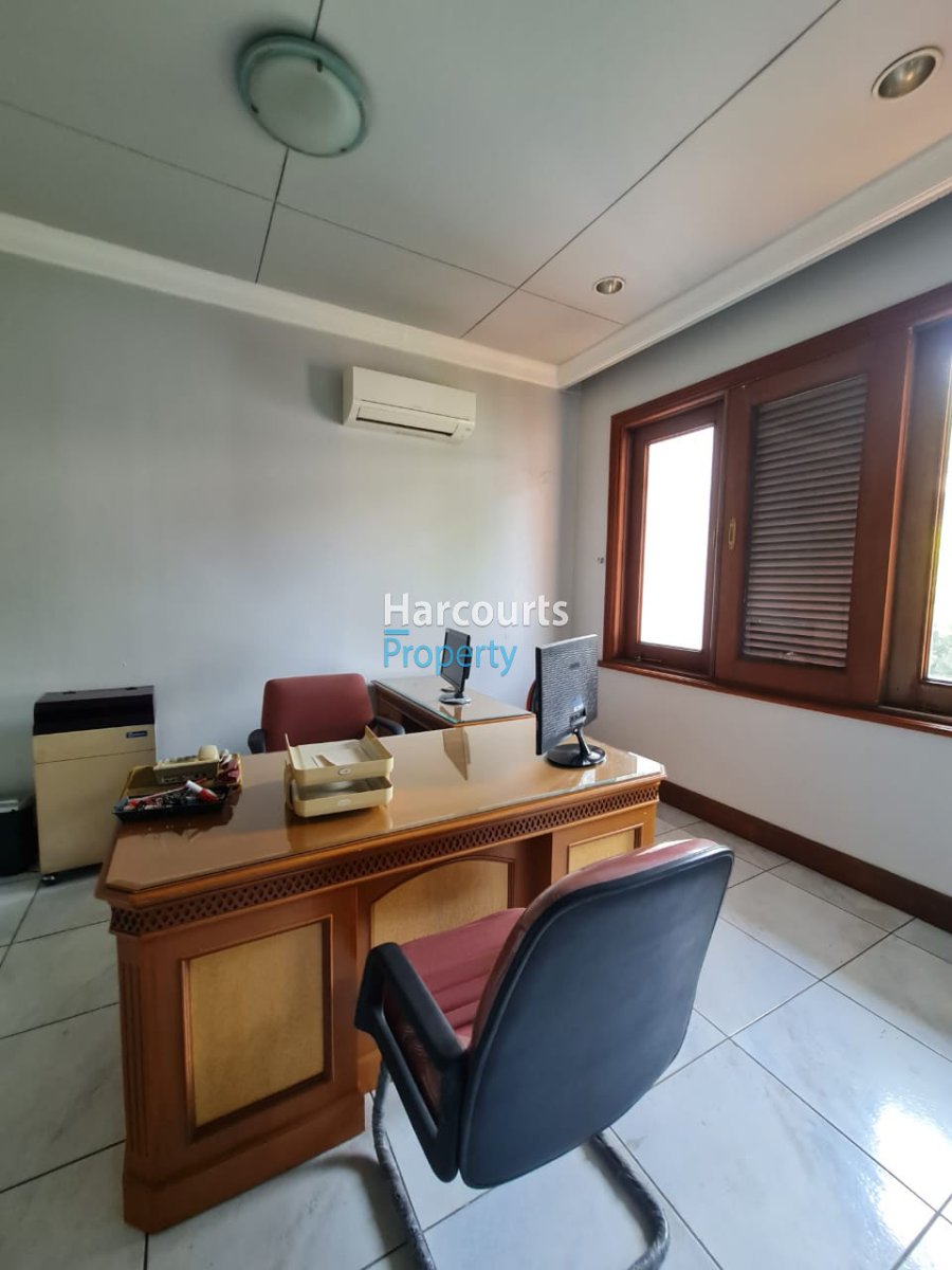 Dijual Rumah Luas dan Mewah Area Simprug - Foto 2