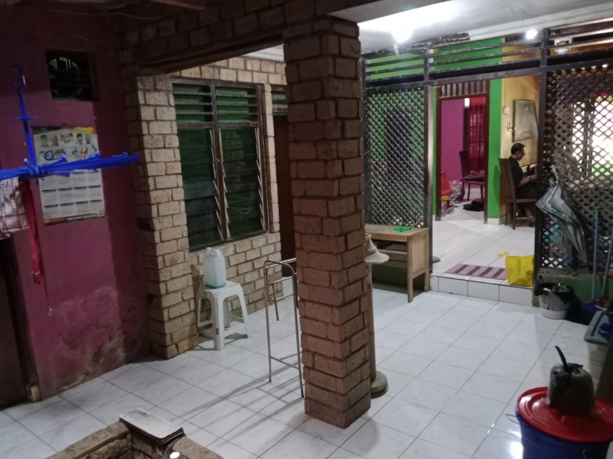 Rumah 2 Lantai SHM, Di Galaxy Kota Bekasi - Jual Cepat - Foto 2