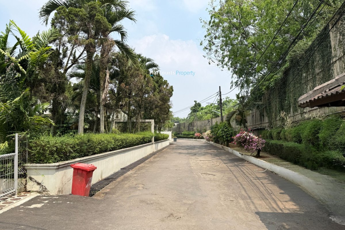 Disewakan Rumah Klasik Dalam Compound Lokasi Strategis Area Tb. Simatupang - Foto 2