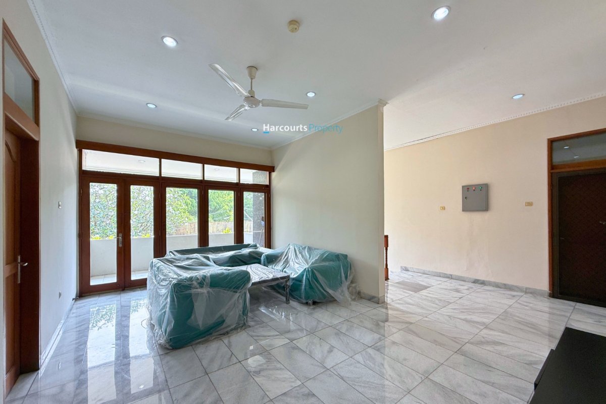 Disewakan Rumah Klasik Dalam Compound Lokasi Strategis Area Tb. Simatupang - Foto 5