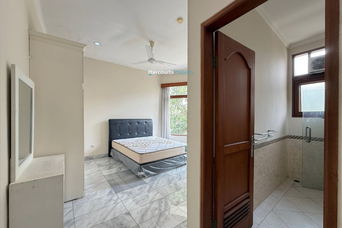 Disewakan Rumah Klasik Dalam Compound Lokasi Strategis Area Tb. Simatupang - Foto 6