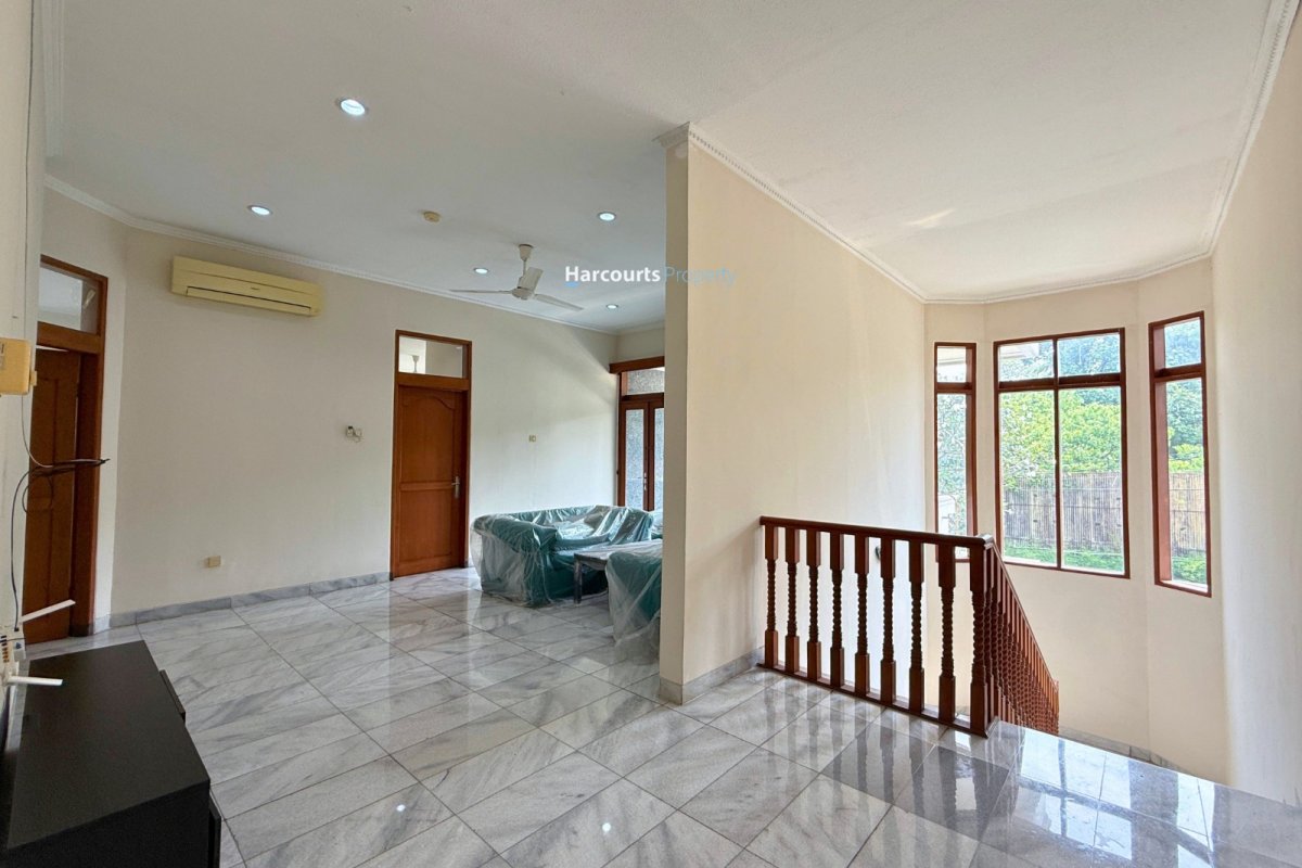 Disewakan Rumah Klasik Dalam Compound Lokasi Strategis Area Tb. Simatupang - Foto 7